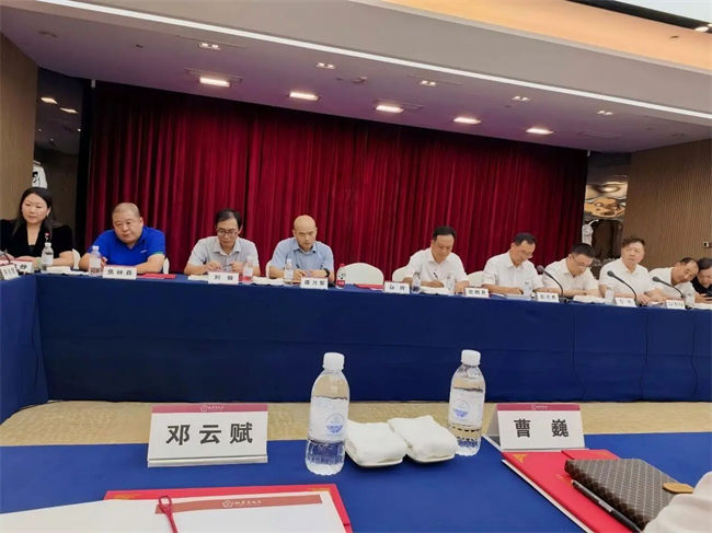 邓云赋参加宜昌市2026年度营商环境观察员和监测点部署会